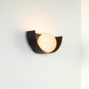 Vegglampe Benni med kuleskjerm av glass, svart