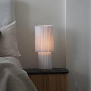 Markslöjd bordlampe Catis, hvit, 45 cm høy, tekstil, E27