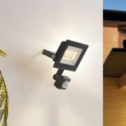 Prios utendørs LED-spot Maikel, sensor, 20W, metall, sett med 2 stk