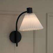Mira vegglampe, svart/hvit, jern/stoff, bredde 22 cm