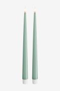 DeluxeHomeartLED Taper Candle Shiny 2,2x28 cm 2 stkGrønnLysFra Homeroo...