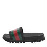 Pre-owned Svart gummi Gucci sandaler