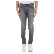 Slim-fit jeans