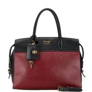 Pre-owned Leather shoulder-bags