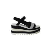 Pre-owned Canvas sandals