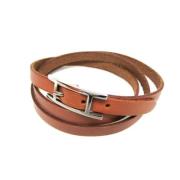 Pre-owned Leather bracelets