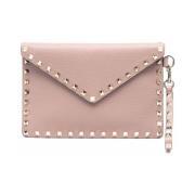 Rosa skinnstudded clutchveske