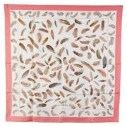 Pre-owned Silk scarves