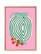 Tpc X Matías Larraín - Vase And Currants Home Decoration Posters & Fra...