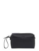 Clean Esntl Washbag Toalettveske Black Calvin Klein